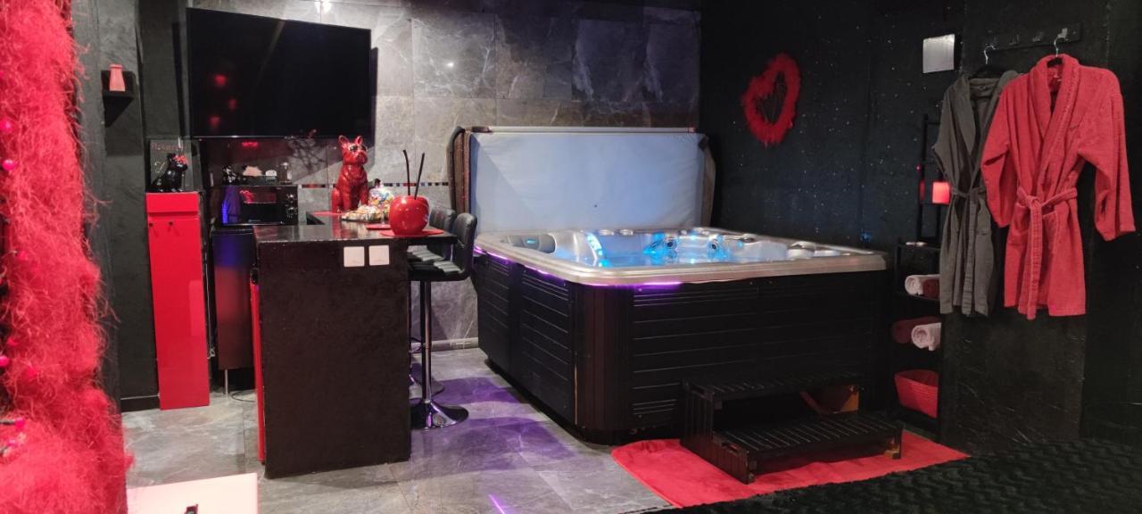 غرونوبل Loft Romantique Hammam Spa Privatif Playroom المظهر الخارجي الصورة