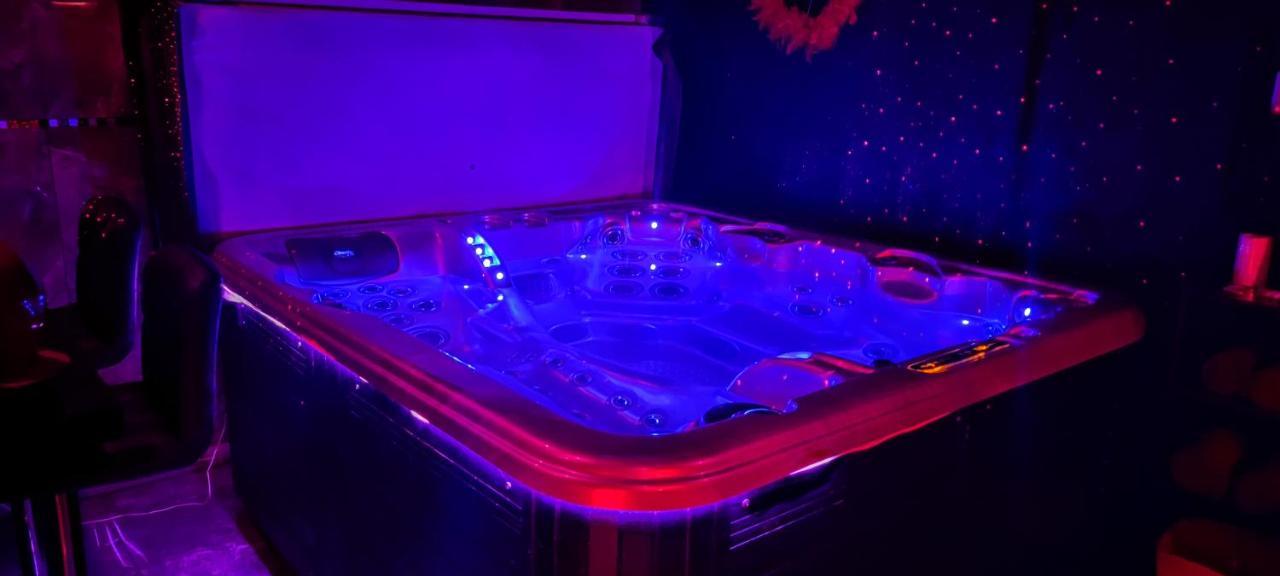 غرونوبل Loft Romantique Hammam Spa Privatif Playroom المظهر الخارجي الصورة